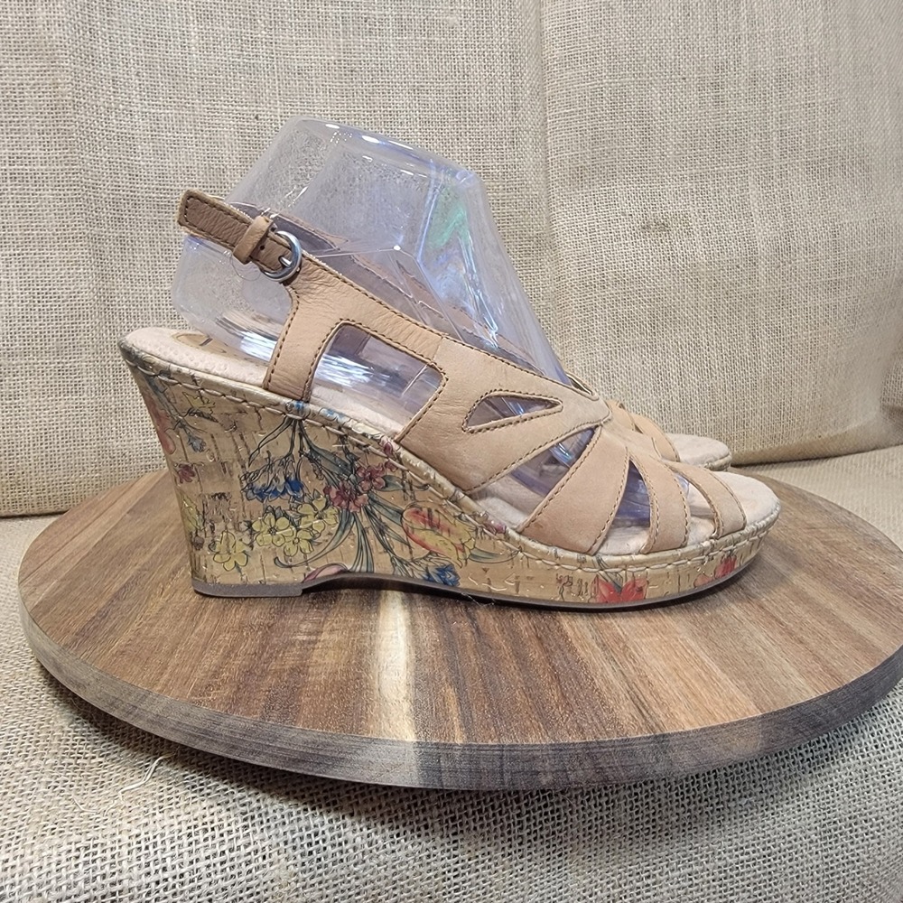 BOC Born Sandals Floral Wedge Heels Tan Leather Slingback Women's Size 10 Boho - Picture 1 of 11